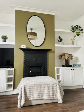 Modern 3 Bed House in Isleworth, London